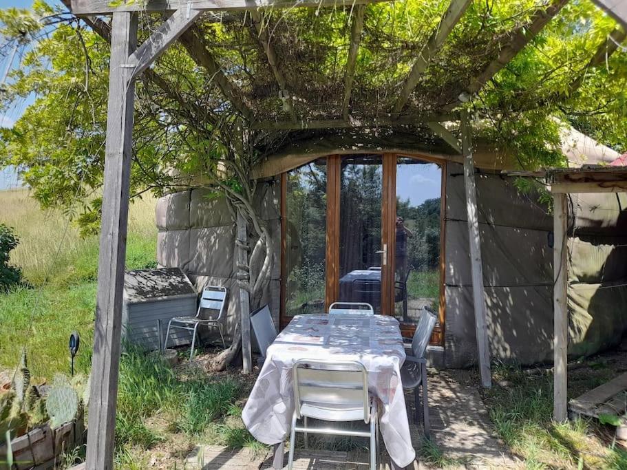 Charmante Yourte Contemporaine Carmaux Exterior foto